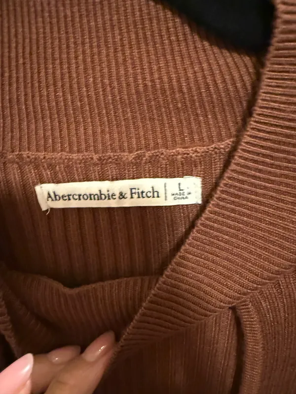 Abercrombie rust sweater w/ key hole cutout L - Image 2