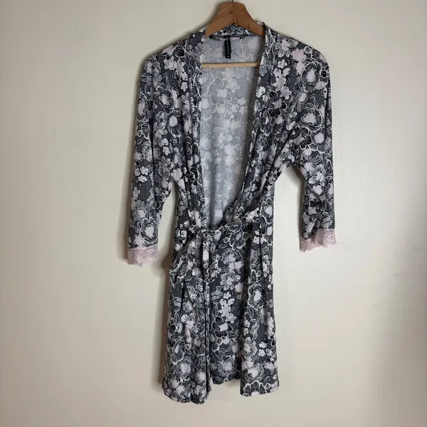 Laura Ashley Women's Pajamas Floral Lace Trim Robe and Chemise Set Size M - Image 3