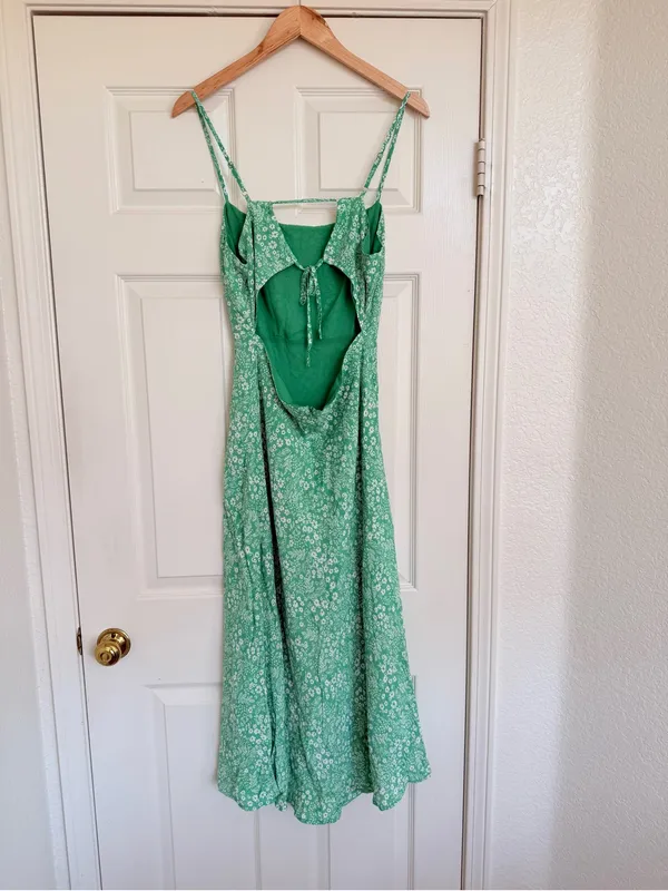 ASTR the Label‎ Gabrielle Dress in color Green Apple Ditsy Size Large L - Image 9