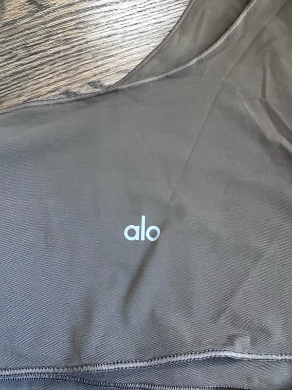 Alo Yoga Top Crop - Image 3