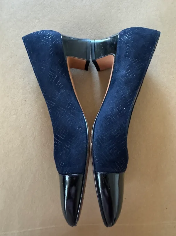 Salvatore Ferragamo Navy Suede with black Cap Toe Pumps size 8.5 - Image 2