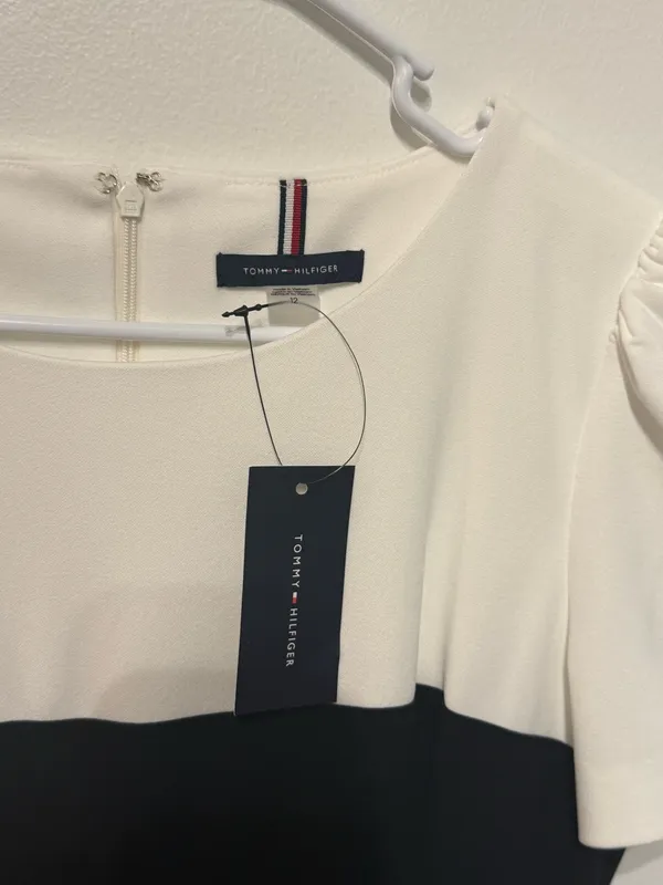 Unworn Tommy Hilfiger Women’s Short Sleeve Fitted Dress Size 12 - Image 3