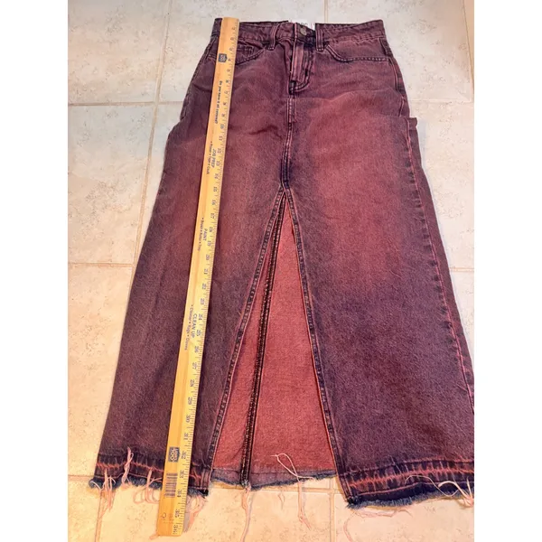 BDG Denim Maxi Skirt Mauve Berry Wash High Waist Front Slit Raw Hem XS - Image 4