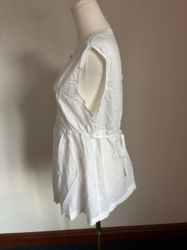 Old Navy White Pintuck Sleeveless Peplum Top - Image 3