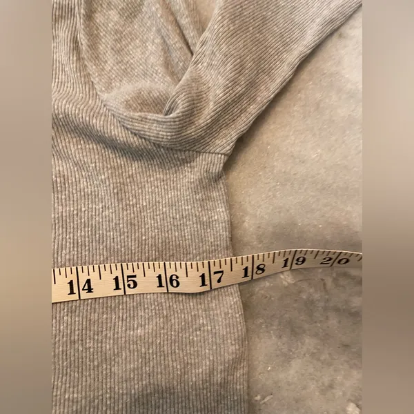 NWOT BDG Urban Outfitters Size L Gray Ribbed Stretch Long Sleeve Crop Top - Image 10