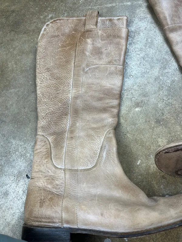 Frye Paige Tall Leather Riding Boots in Light Taupe (with flaw) Size: 9 1/2B - Image 9