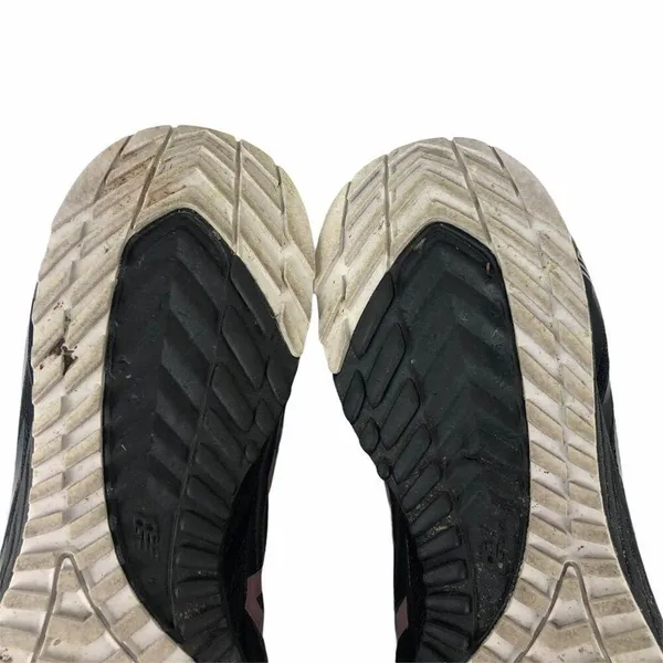 New Balance Women's Racing Sneaker Size 8 - Image 9