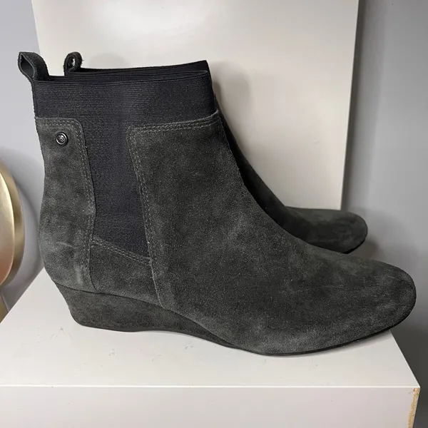 Nurture Ankle Boots Womens 10M Grey Suede Low Wedge‎ Chelsea Pull On Comfort - Image 7