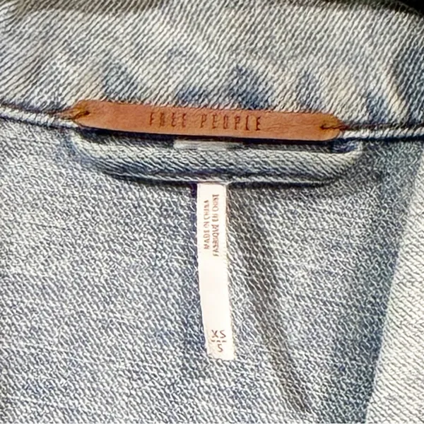Free People Denim Light Wash Boxy Fit Jean Jacket Size‎ XS - Image 3