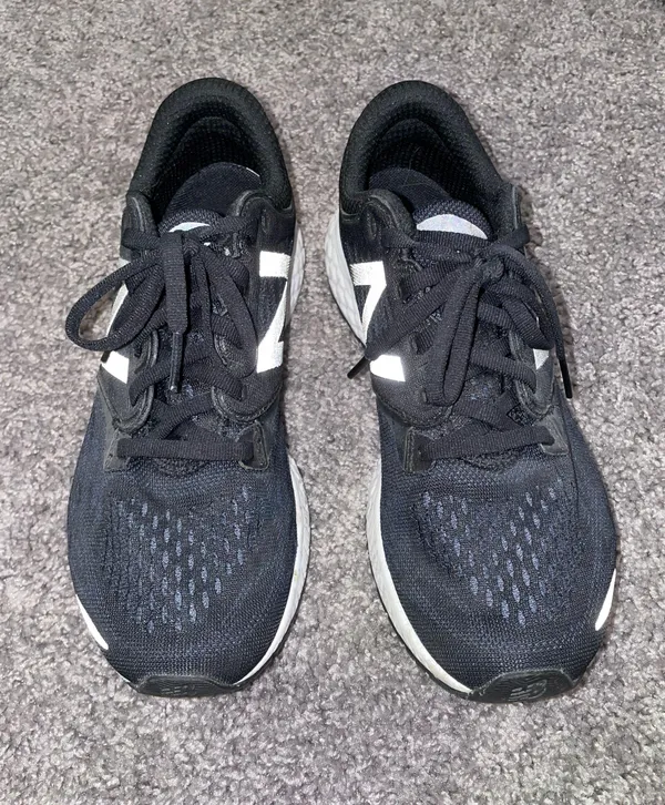New Balance Tennis Shoes - Image 2
