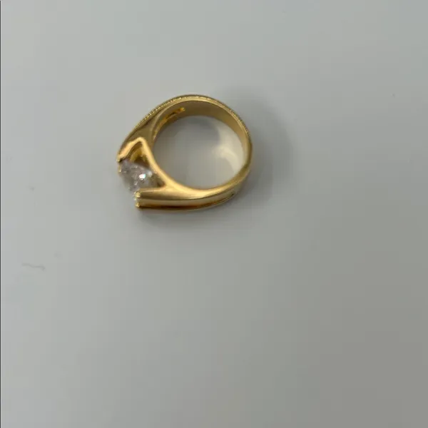 Fashion Jewelry Gold Ring with Sparkling Gem - Image 4