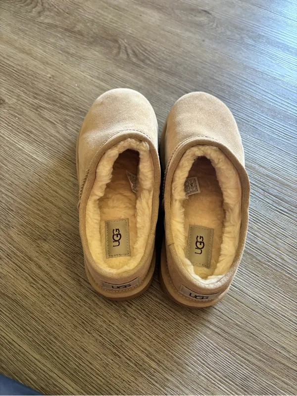 Women’s UGG classic slipper - Image 7
