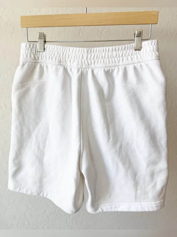 Lululemon Loungeful High-Rise Short 7" *Graphic short - Image 3