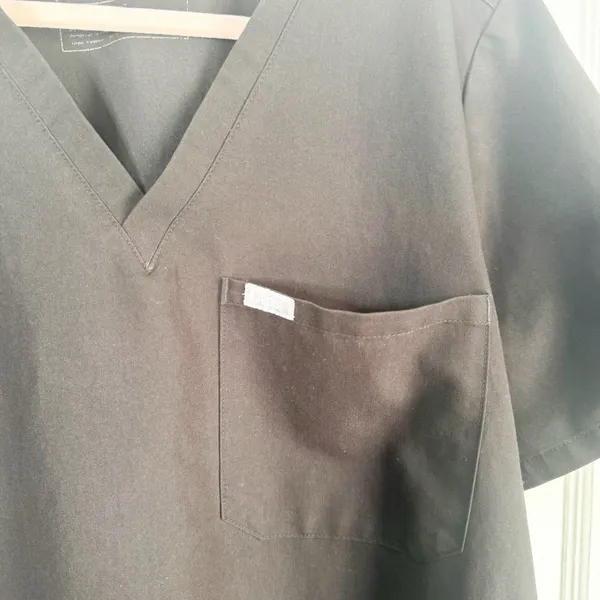 FIGS Technical Collection Catarina One Pocket Scrub Top Black Short Sleeve Large - Image 4