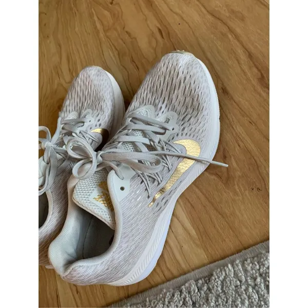 sneakers size 7 white/off white winflo 5 - Image 6