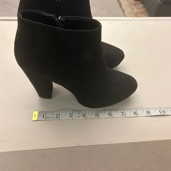 Booties Chic Black Ankle see pictures for size. Cannot read but I think 6 1/2 - Image 6