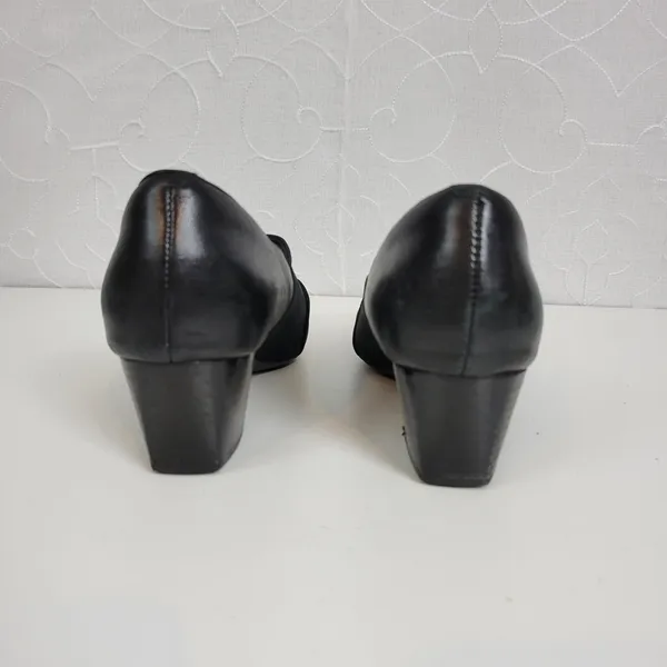 Clarks Womens Shoes Size 7.5 Black Leather Sugar Spice Heeled Slip On Pumps - Image 4