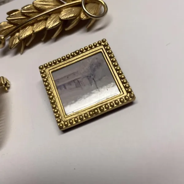 Lot Of 3 Gold Tone Vintage Costume Brooches - Image 3