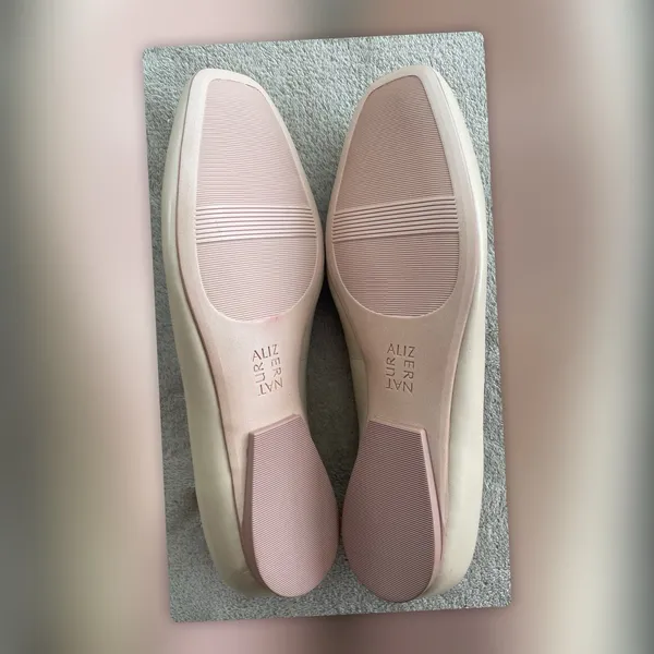 Naturalizer Women's Nude Leather Slip On Flats Size‎ 7.5W Comfort Shoes - Image 2