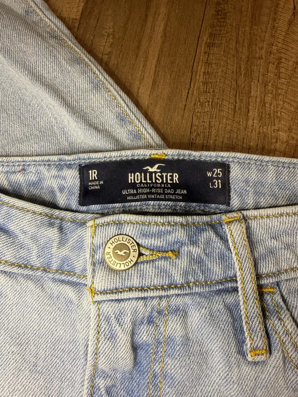 Hollister High-Rise Straight Jeans - Image 3