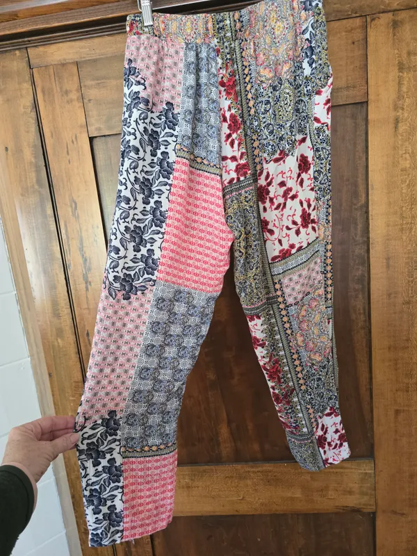 O easel Red Multi Patchwork Floral Pull-On Track Pants Large - Image 4