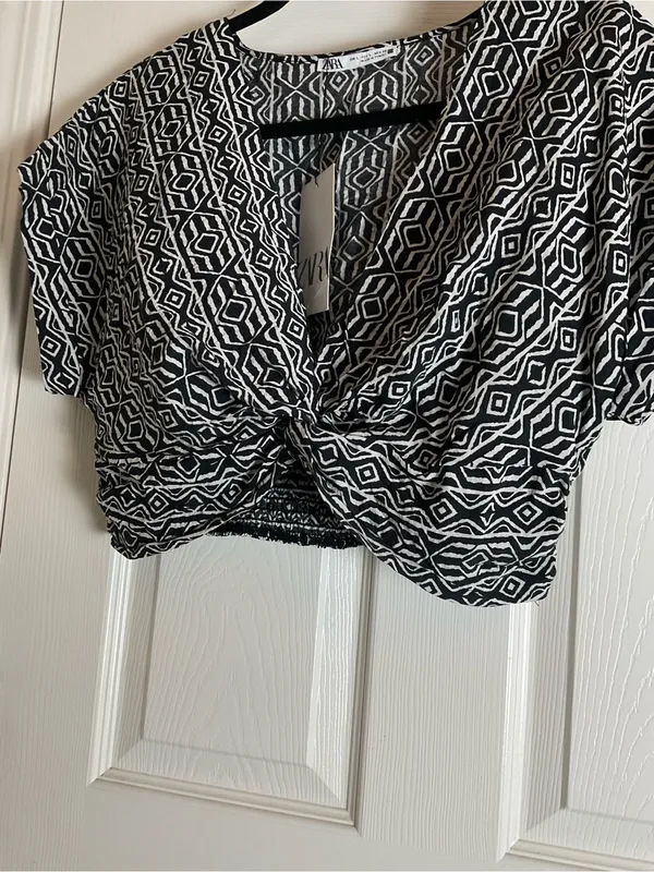 NWT Zara Black & White Geometric Print Front Knot Crop Top Size Large - Image 4