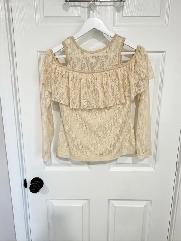 NWT Easel Cream Lace Coquette Cottagecore Cold Shoulder Balletcore Small Top - Image 8