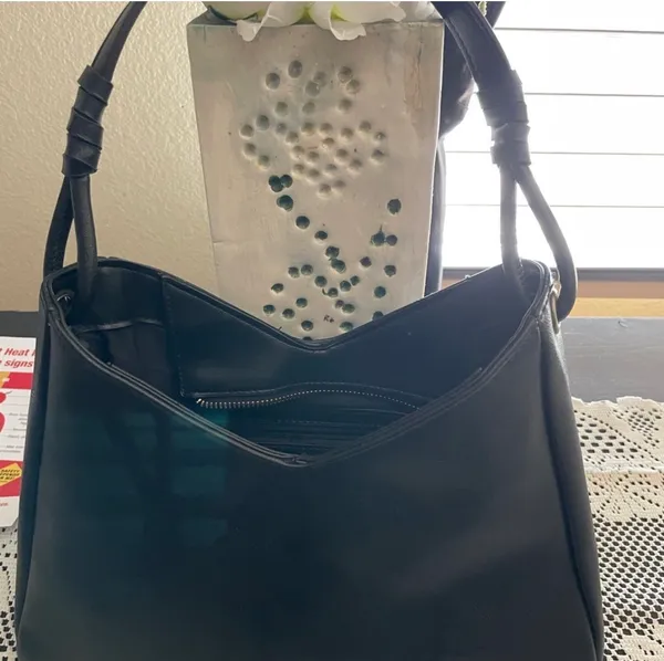 Elegant Black Handbag - Image 3