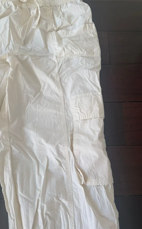 Aerie Cargos - Image 2