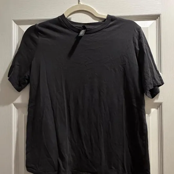 Skims Women's Grey and Black T-shirt - Image 5