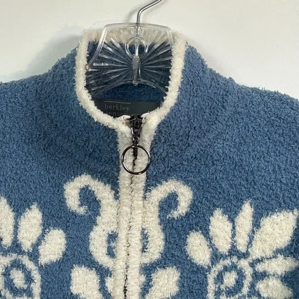 Berkley Jensen Blue White Nordic Floral Fleece Quarter Zip Pullover Small - Image 4