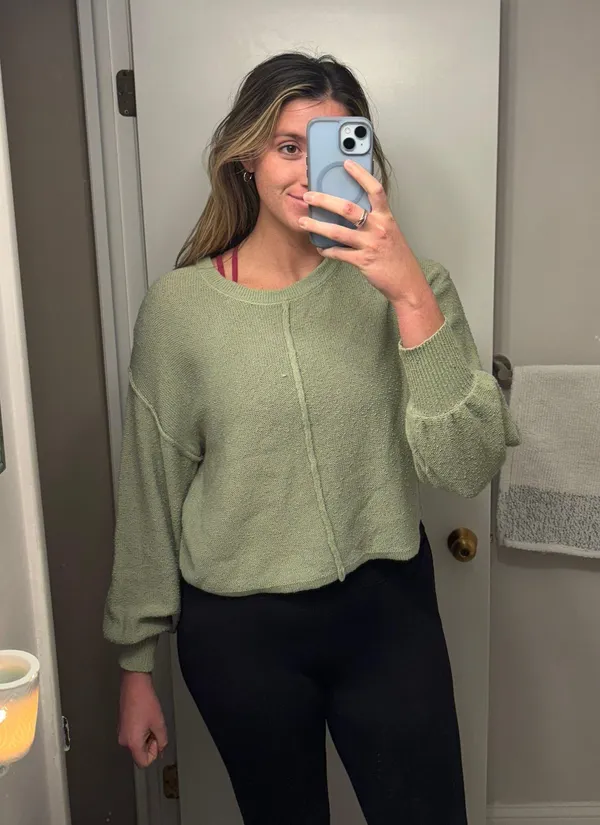 Green Light Weight Sweater Size M - Image 2