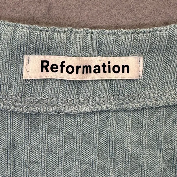 Reformation Sage Green‎ Ribbed V-Neck Button Front Cropped Cardigan Top Medium - Image 2
