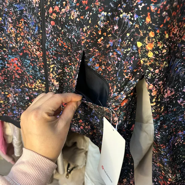Lululemon Pack it Up‎ Jacket Flowerescent Multi Print Size 4 RARE - Image 6