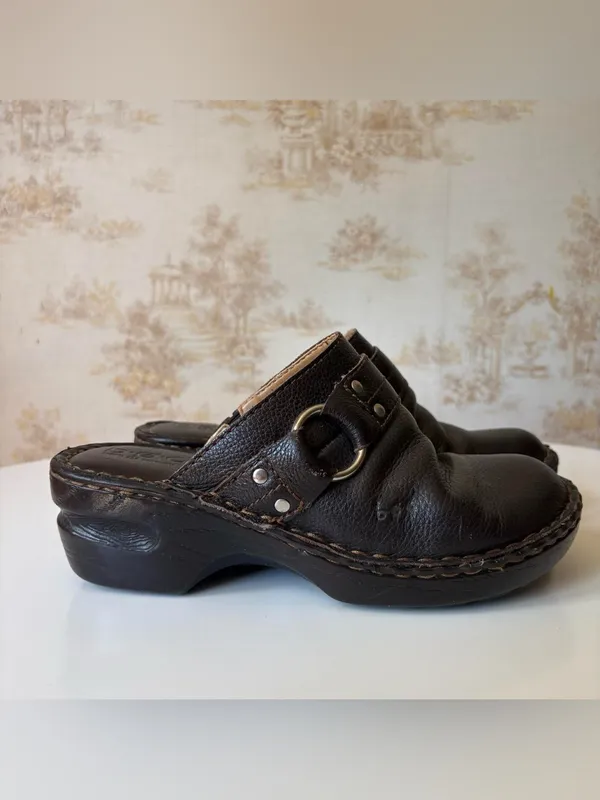 Vintage Y2K B.O.C. Fairycore Dark Brown Leather Clog Mules - Image 2