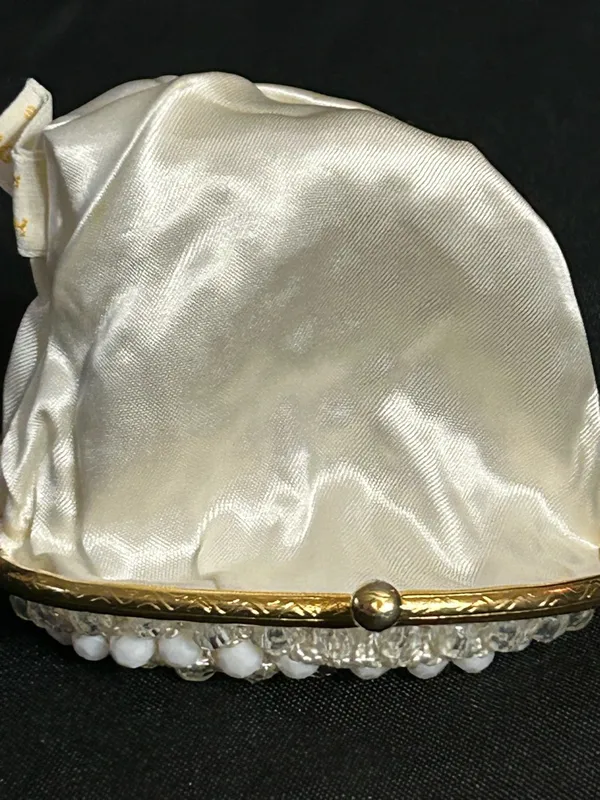 Handcrafted White Beaded Coin Purse with Gold Frame - Image 7