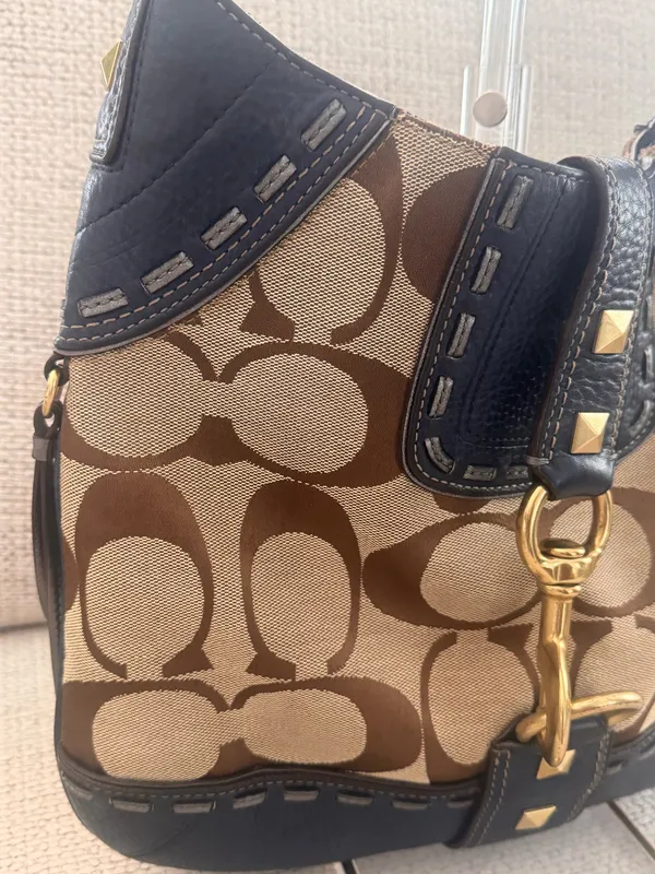 Vintage Coach Hamptons Blue Leather & Jacquard Signature Studded Hobo Shoulder bag. - Image 2