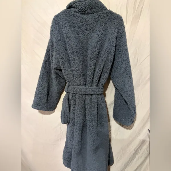 Pottery barn robe - Image 3