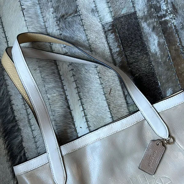 COACH Vintage Horse and Carriage Leather Tote Bag Creme - Image 4