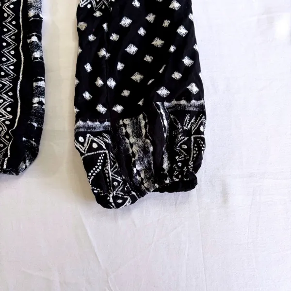 Rip Curl Womens Small Black White Geometric Print Mock Neck Keyhole Blouse Top‎ - Image 3