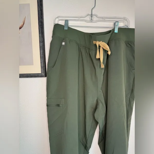NWT Figs Green High Waisted Zamora Scrub Pants - Image 5