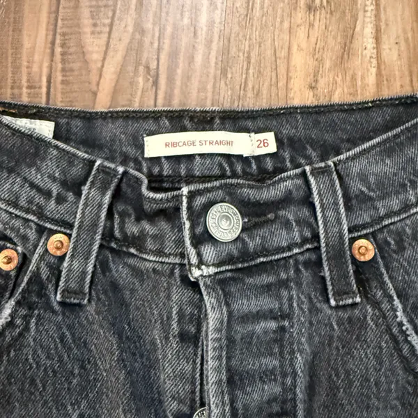 Levi's Women's Straight Jeans in Black - Image 2