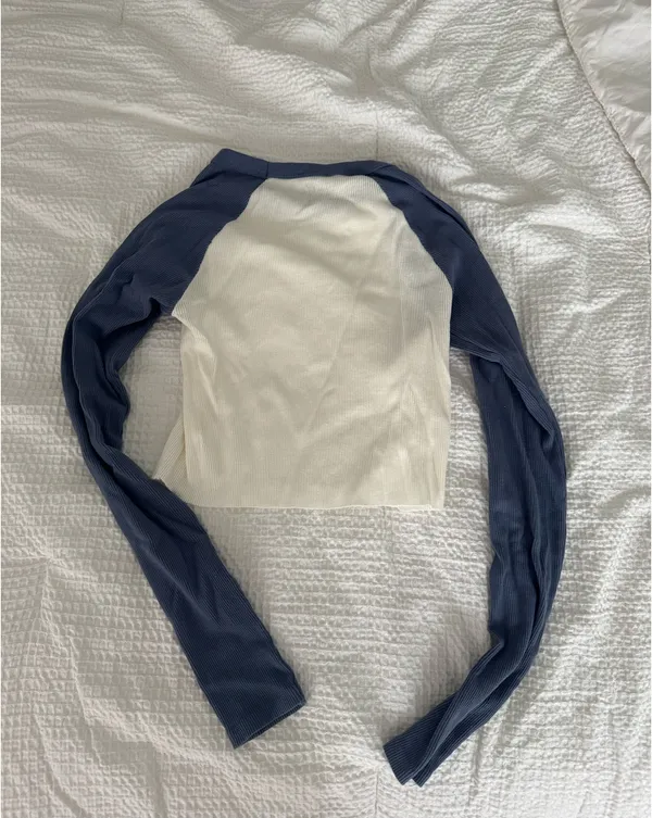 Brandy Melville Long Sleeve - Image 2