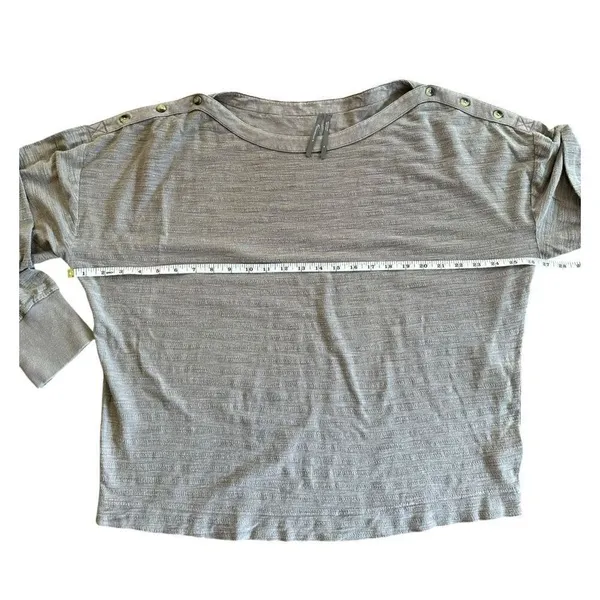 Anthropologie Delilah Button‎ Shoulder Top Gray Minimalist Sz XL - Image 8