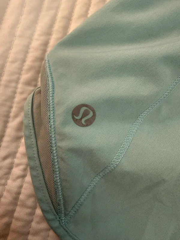 Lululemon Hotty Hot Shorts 2.5" Low-Rise - Image 3