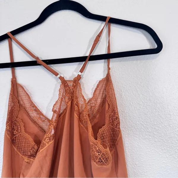 Built By Dreamers Orange Lace Trim Camisole Top Women M Feminine Delicate Blouse - Image 3