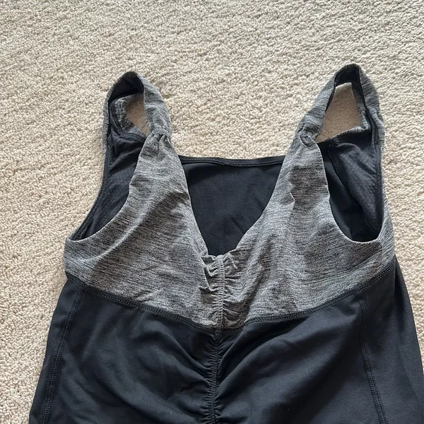 Lululemon back‎ and gray tank top size 4 - Image 4