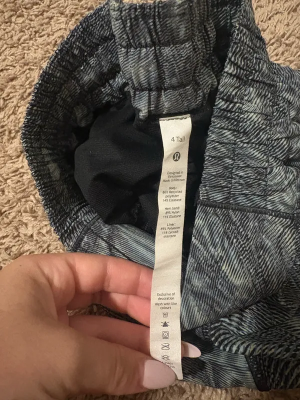 Lululemon Shorts 4" Hotty Hot - Image 4