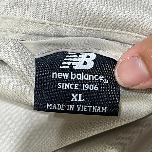 New Balance Women's Cream Hooded Running Windbreaker Jacket with Pocket‎ Size XL - Image 6