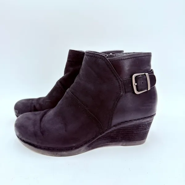 Dansko Women's Black Leather Shirley Buckle Zip Wedge Booties Boots Size 39 / 9 - Image 4